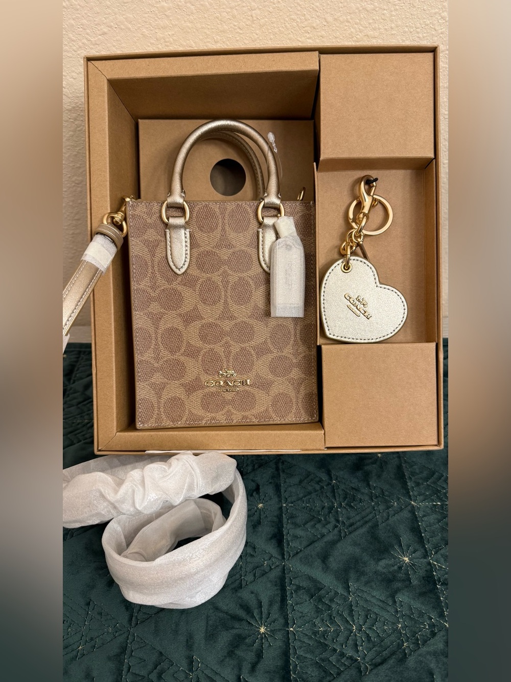 🛍🛍 BRAND NEW!! COACH MINI TOTE BAG w/MIRROR CHARM SET in Coach Signature, CX188